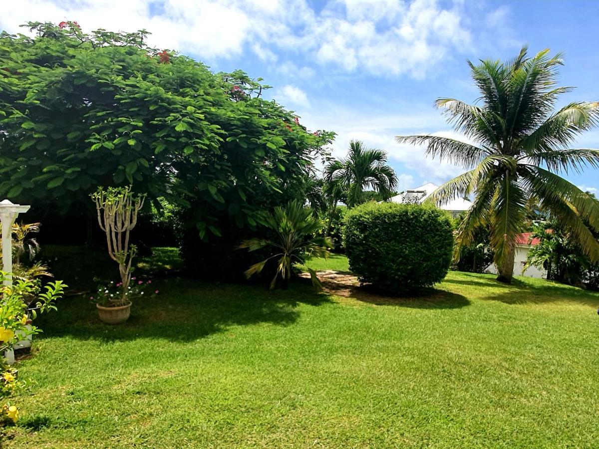 Le Jardin Du Petit Macabou Apartment เลอโวแกล็ง ภายนอก รูปภาพ